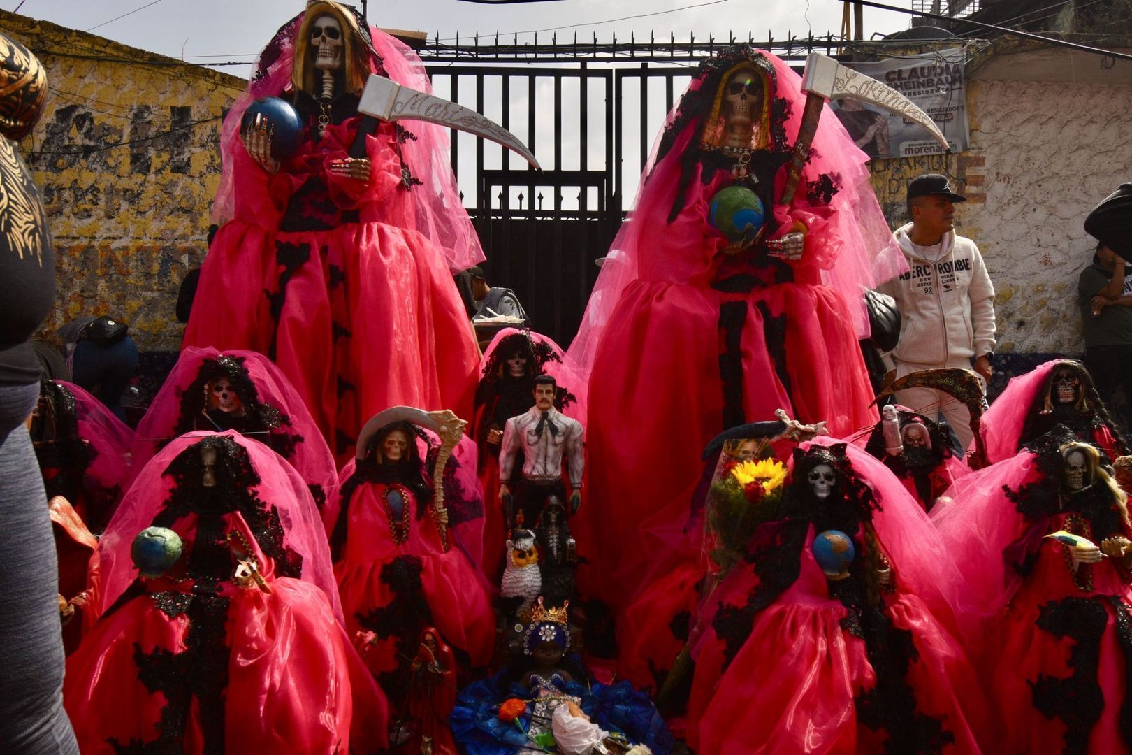 Turistas descubren la historia y cultura del Barrio Bravo